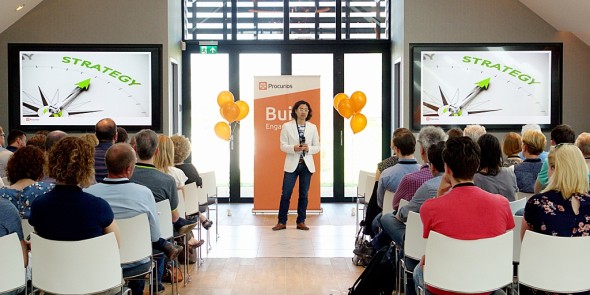 Jos Jelier presenteert tijdens het release event in 2018